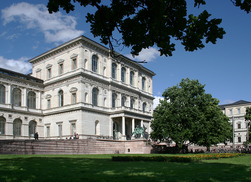Akademie der Bildenden Künste München (Foto: David Kostner; Wikimedia Commons)