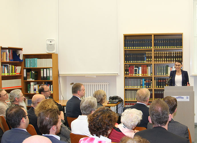 Ministerin Prof. Dr. med. Marion Kiechle führte bei der Veranstaltung in die Thematik ein