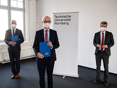 Wissenschaftsminister Bernd Sibler (re.) mit Kanzler Dr. Markus Zanner und Gründungspräsident Prof. Hans Jürgen Prömel (v. l. n. r.)