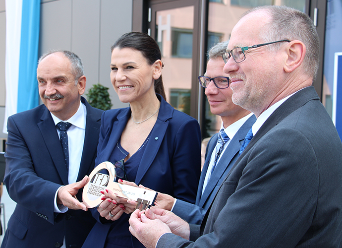 Wissenschaftsministerin Prof. Dr. med. Marion Kiechle mit Norbert Sterl, Leitender Baudirektor des Staatlichen Bauamts Passau, Kultusminister Bernd Sibler und Prof. Dr. Peter Sperber, Präsident der Technischen Hochschule Deggendorf (v.li.)