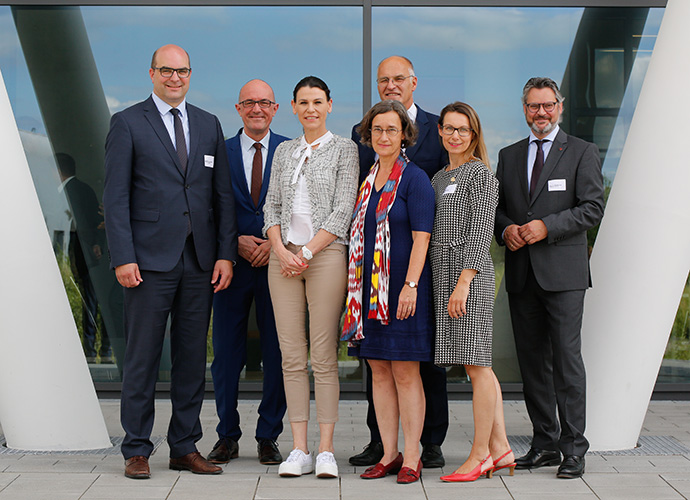 Staatsministerin Prof. Dr. Marion Kiechle mit Michael Kießling, Bundestagsabgeordneter Wahlkreis Starnberg/Landsberg, Dr. Klaus Metzger, Landrat Aichach-Friedberg, Dr. Kurt Gribl, Oberbürgermeister Stadt Augsburg, Prof. Dr. Elisabeth Krön, Vizepräside