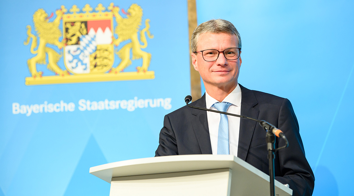 Kunstminister Bernd Sibler stellt neue Hilfsprogramme für Kunst- und Kulturschaffende in Bayern vor