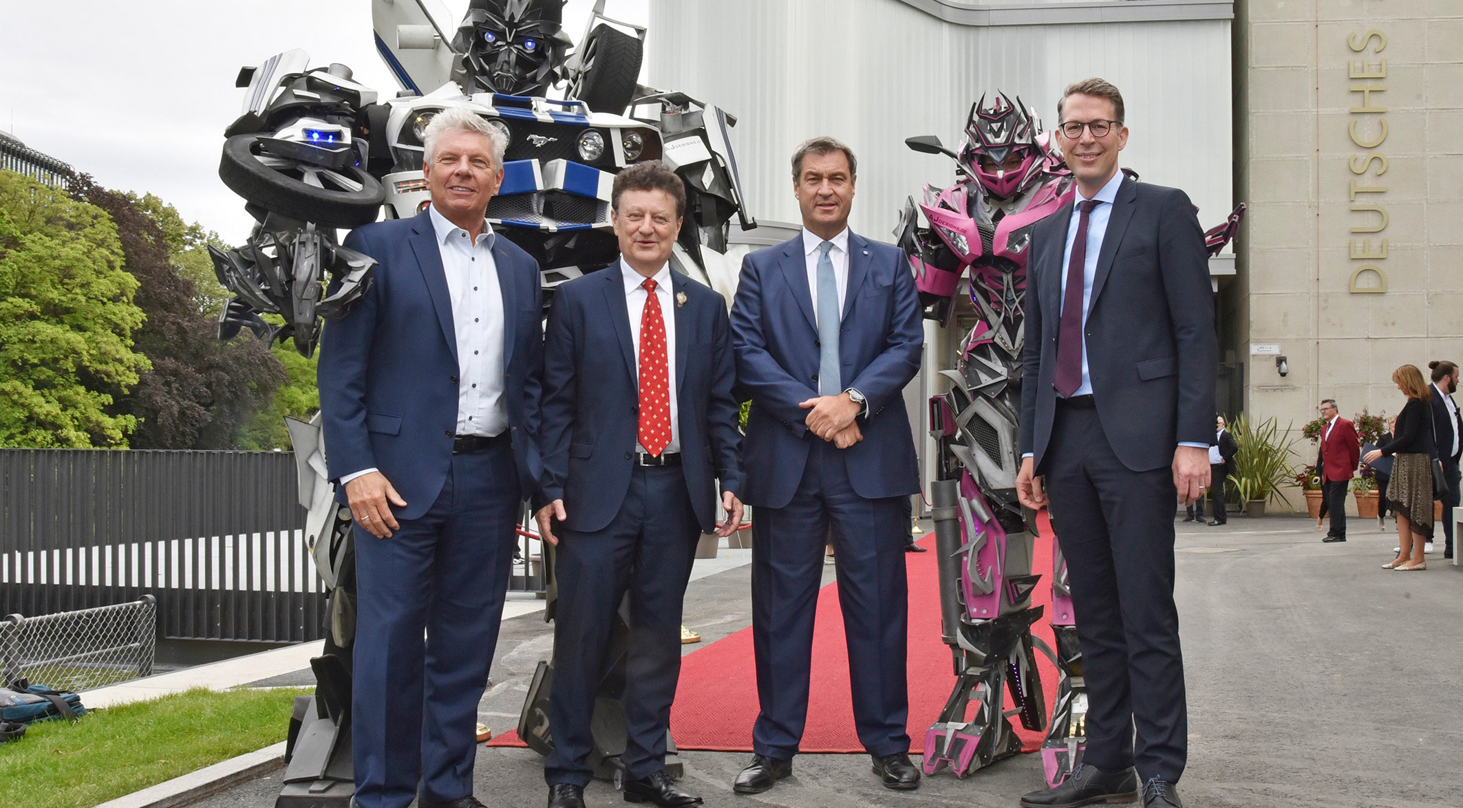 (v.l.) Wissenschaftsminister Markus Blume, Ministerpräsident Dr. Markus Söder, Prof. Dr. rer. nat. Wolfgang M. Heckl (Generaldirektor Deutsches Museum) und Oberbürgermeister Dieter Reiter bei der Eröffnung des ersten Bauabschnitts des Deutschen Museums